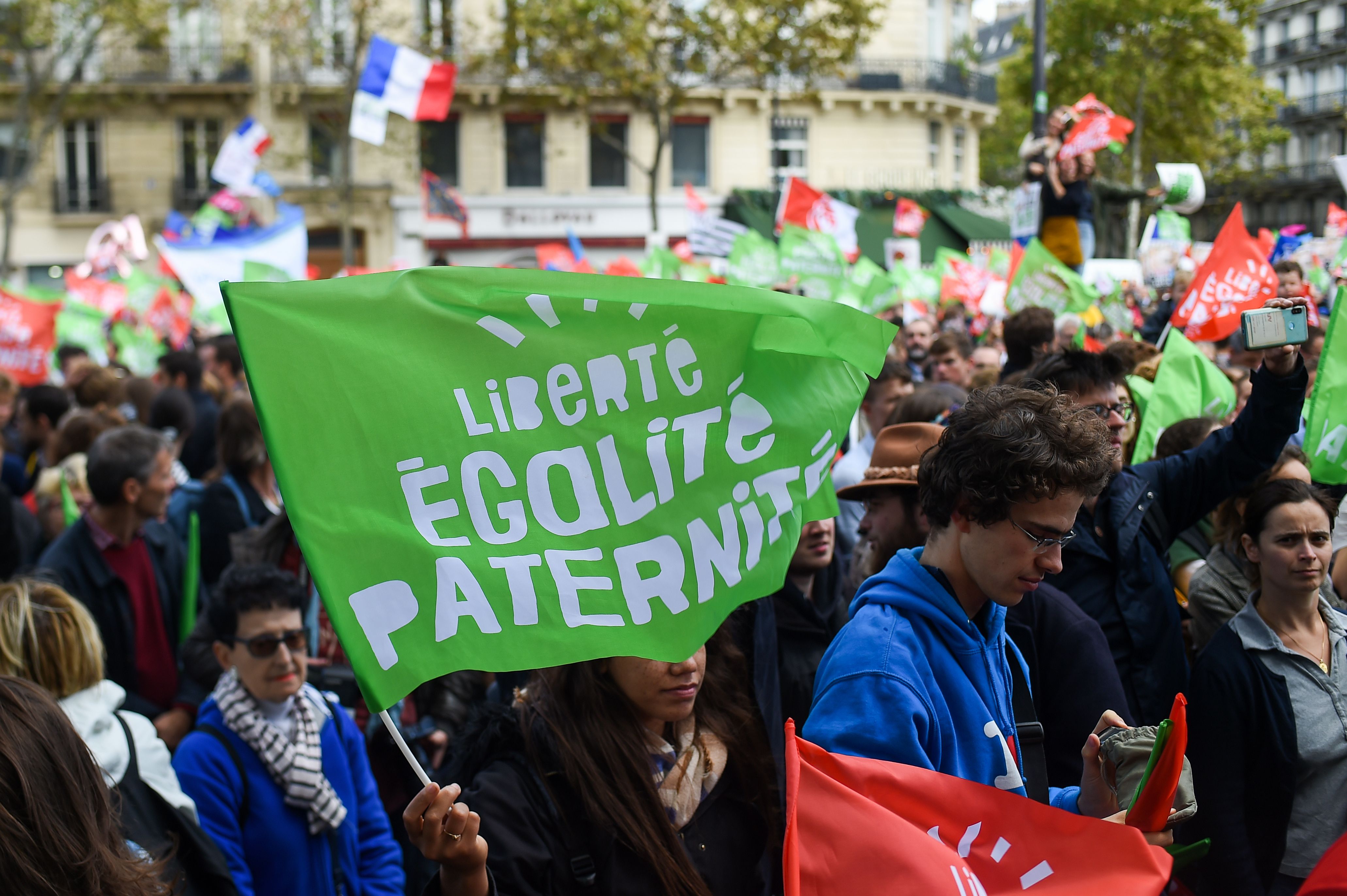 Mass protests in France against IVF for single, lesbian and bisexual women