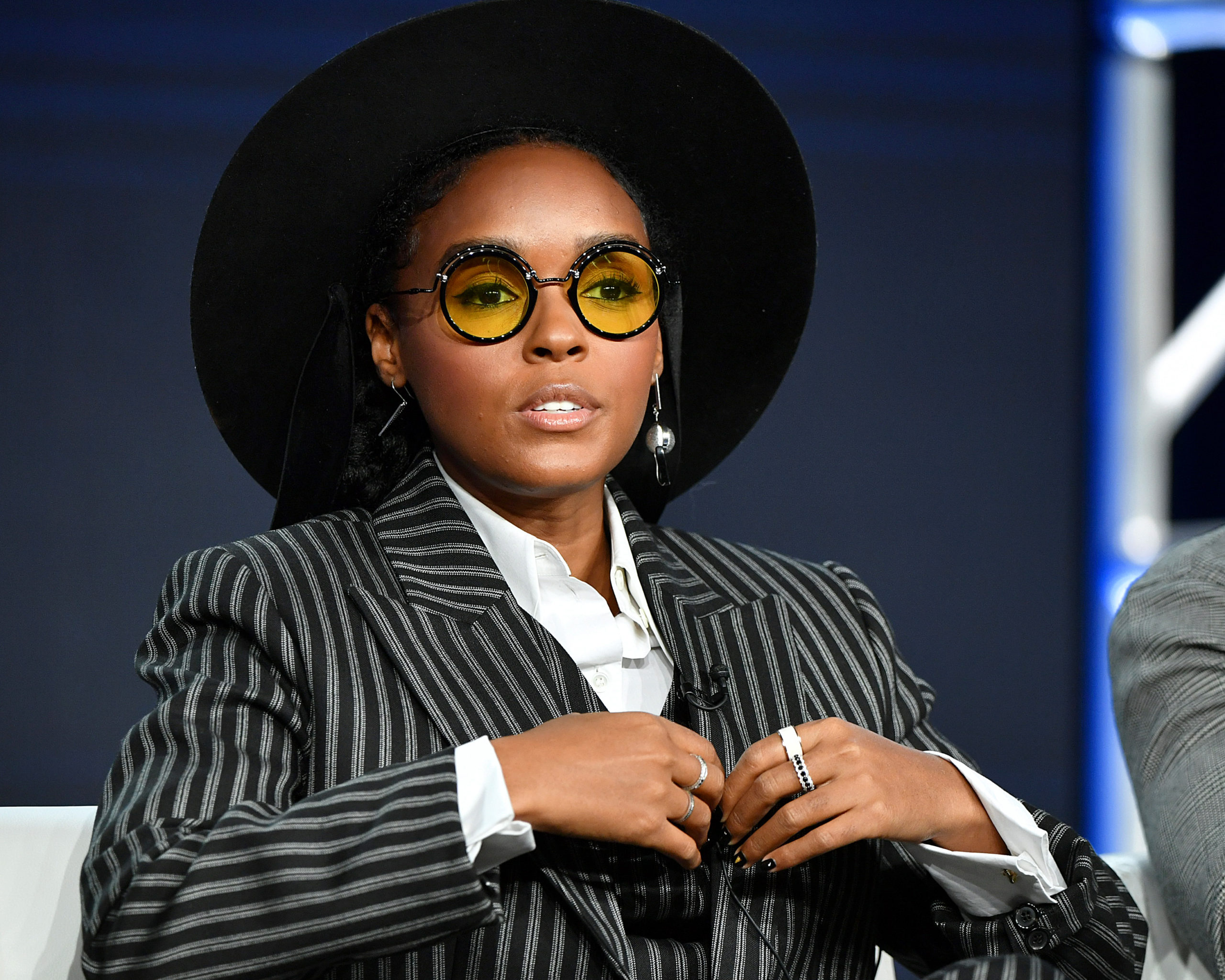 No, Janelle Monáe didn't come out as non-binary. She was just standing in solidarity with the community