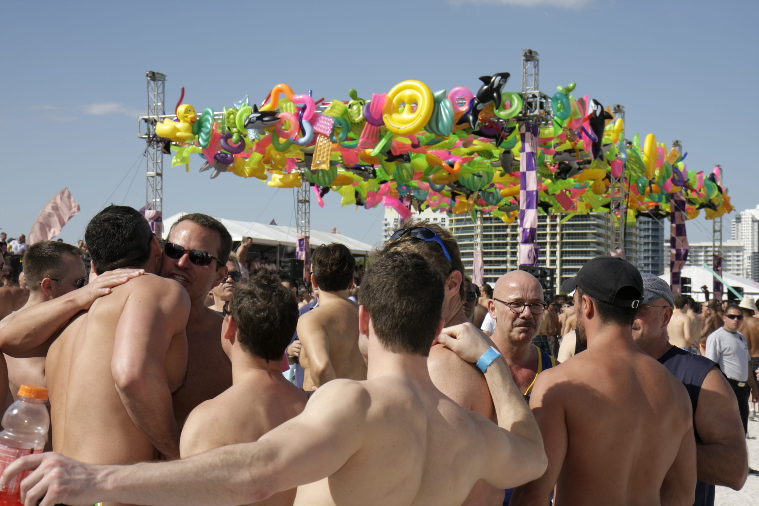 Winter Party Festival guest, an LGBT+ fundraiser on Miami Beach attended by 10,000 queers, tests positive for coronavirus