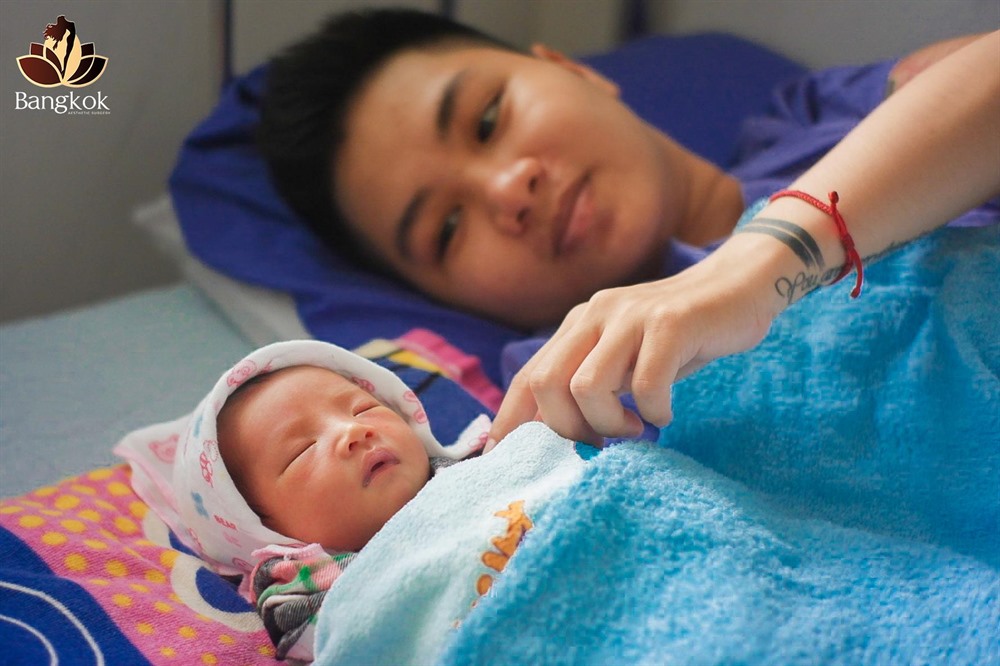 Vietnam's 'first trans dad' gives birth to baby girl with his trans wife by his side