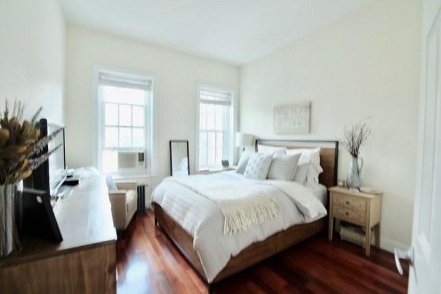 Aggressively horny estate agent tries to sell apartment as the ideal orgy spot and it's safe to say people are confused