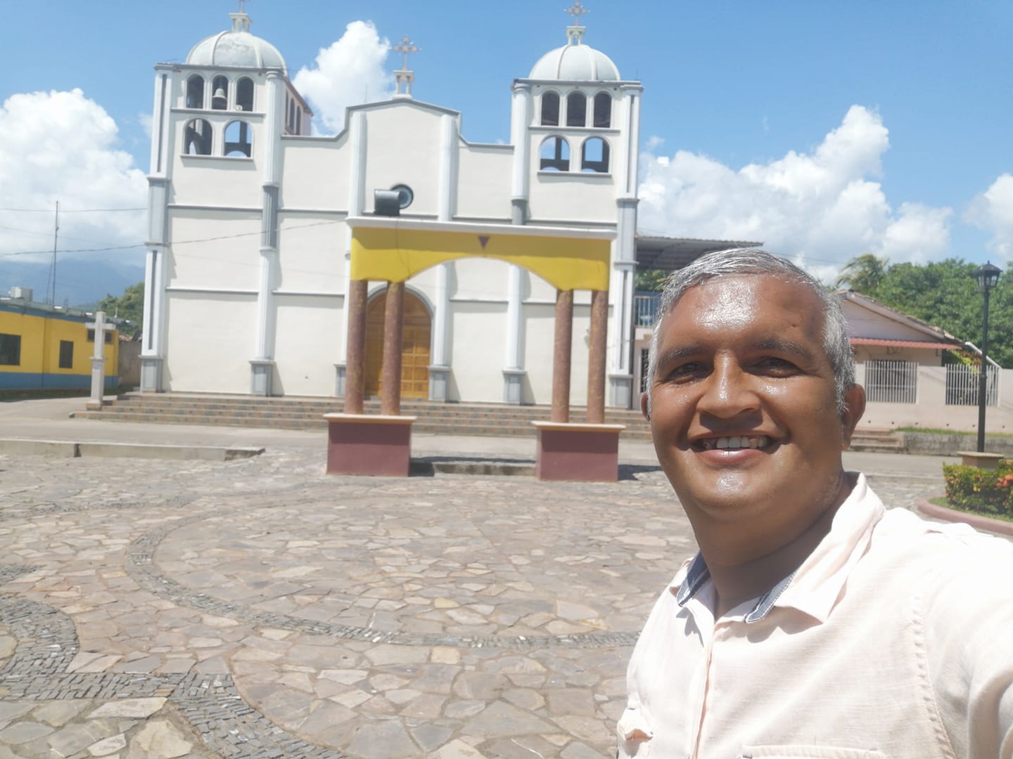 Journalist who publicly condemned violence against LGBT+ people murdered in the street while on Facebook Live