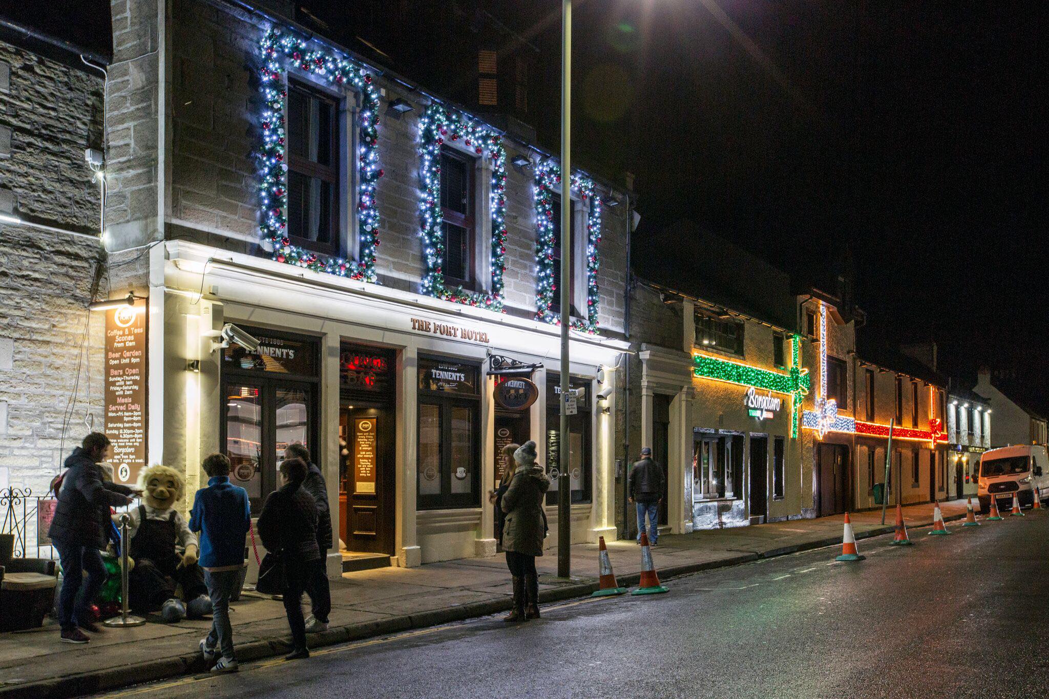 Homophobe who threatened to stab pub manager and called police 'f****ts' escapes prison