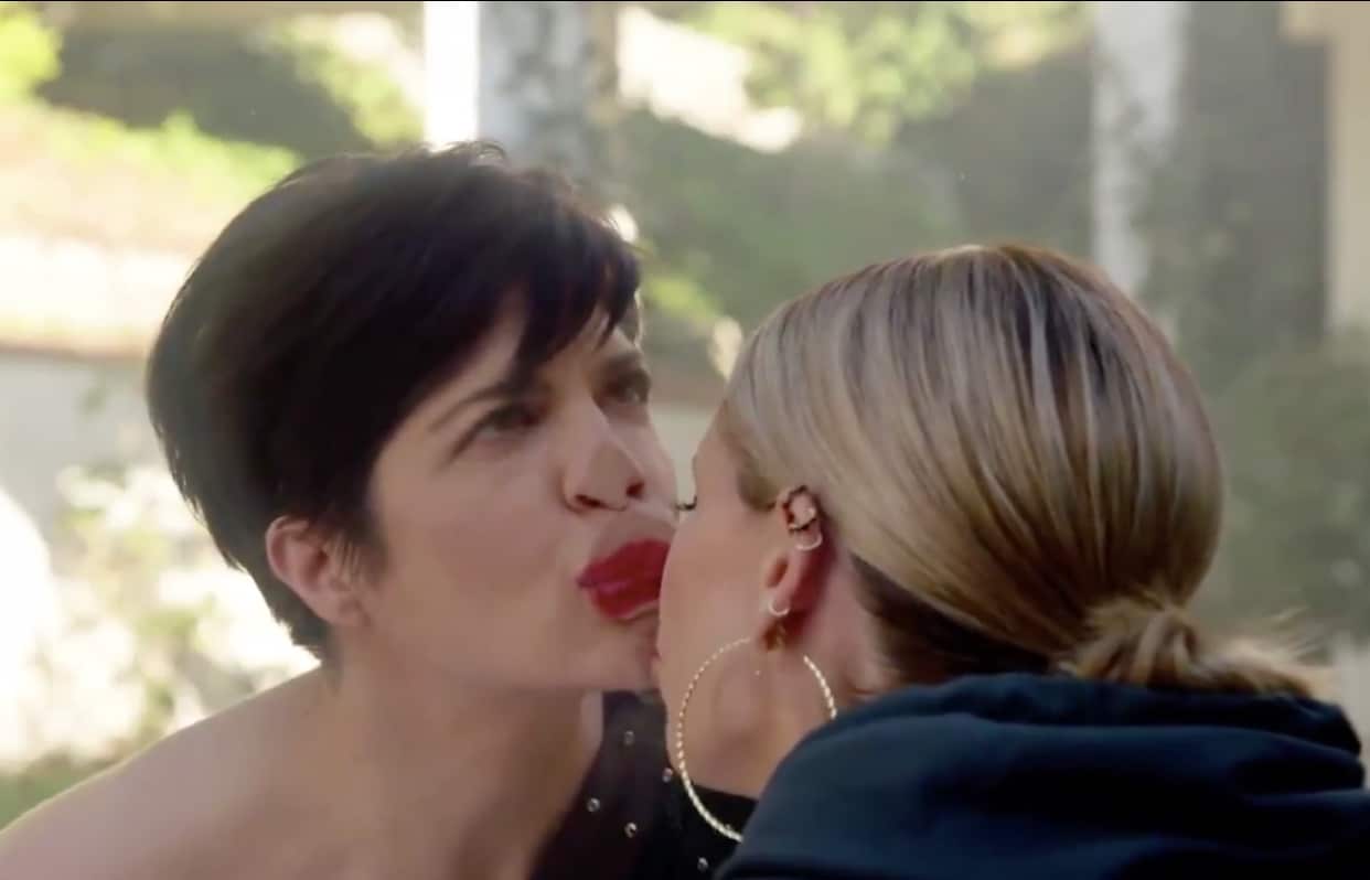 Sarah Michelle Gellar and Selma Blair recreate iconic Cruel Intentions kiss with a very 2020 twist