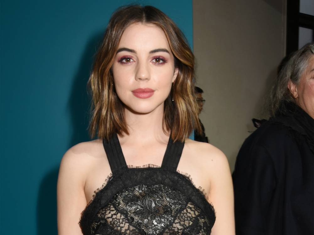 Reign and Teen Wolf star Adelaide Kane comes out as bisexual in the most iconic way: 'Spoiler alert, I'm not straight'