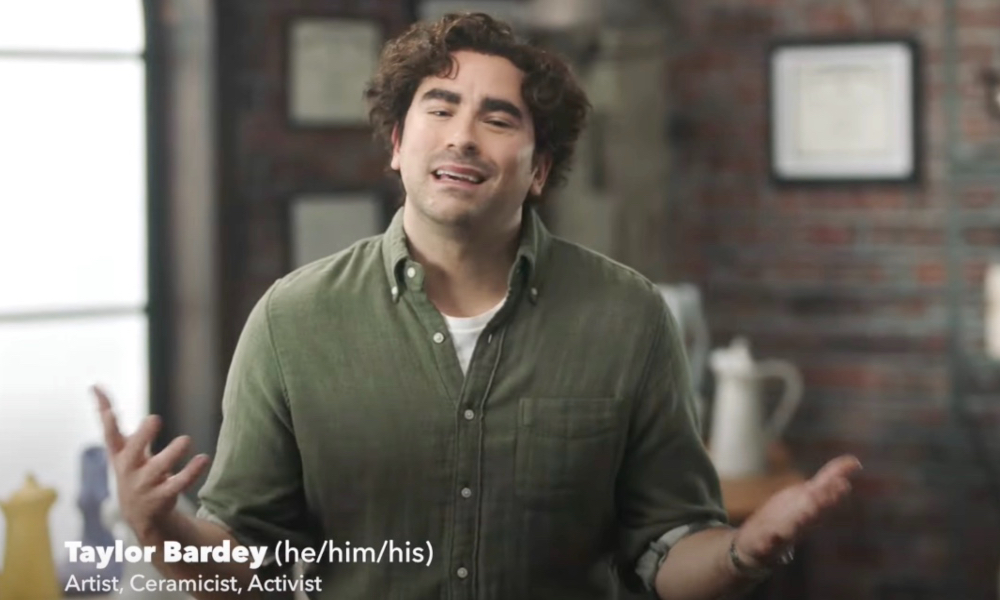 Dan Levy and the queer cast of SNL applauded for touching, hilarious sketch about growing up LGBT+