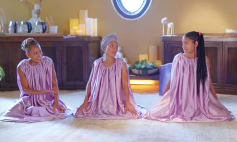 Willow Smith tries vaginal steaming with her mum and grandma