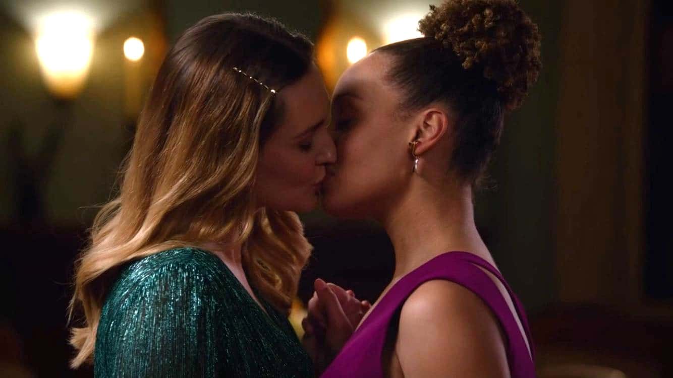 Good Witch finale's heart-stopping same-sex kiss is history-making for the Hallmark Channel