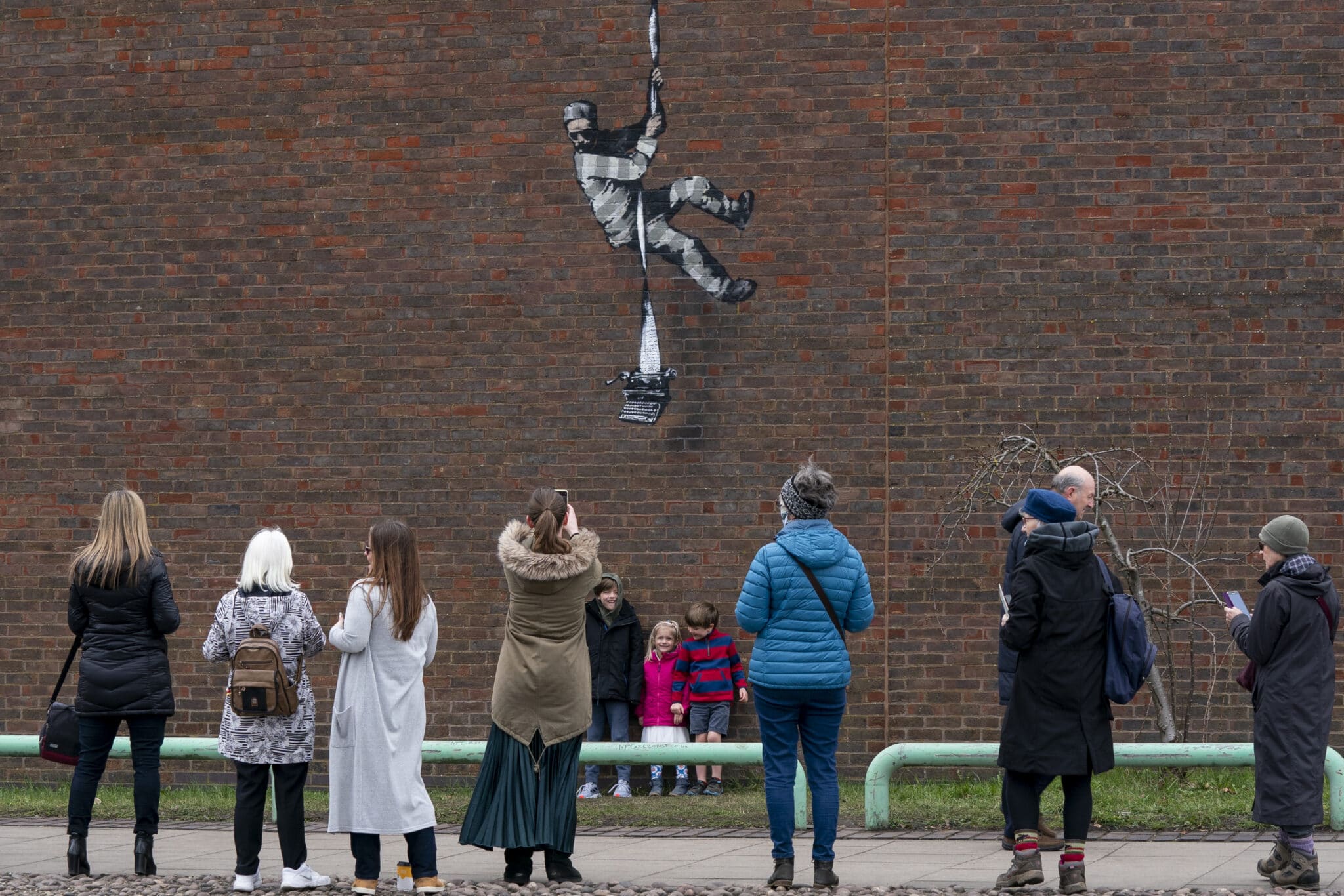 Banksy to sell Oscar Wilde stencil for £10m to help save gay icon's jail from developers