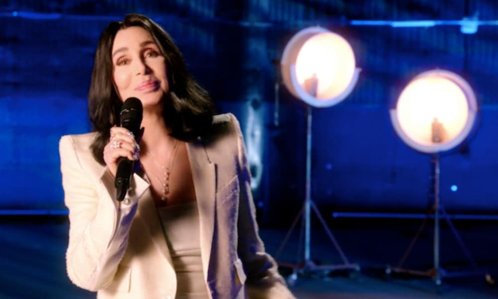 Cher thanks Betty White 'for being a friend' with emotional Golden Girls theme song cover