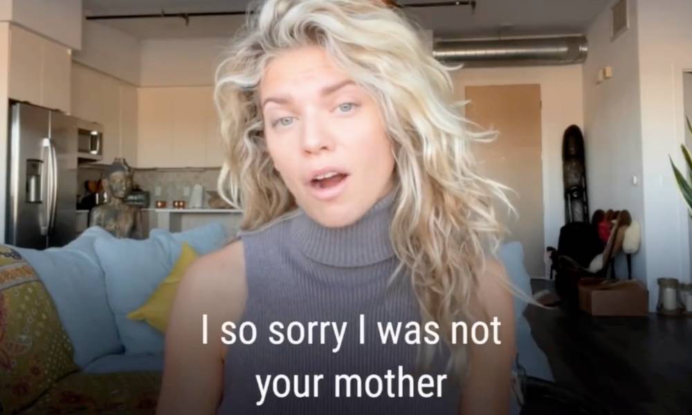 90210 star AnnaLynne McCord roasted over 'tone-deaf' Putin poem: 'Maximum cringe'