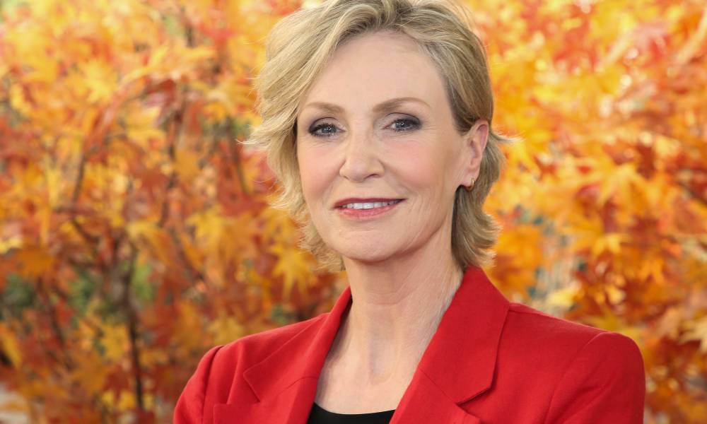 Glee icon Jane Lynch says she was in 'throes of alcohol addiction': 'I was in denial'