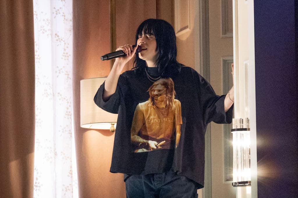 Billie Eilish paid tribute to Taylor Hawkins, the late Foo Fighters drummer at the Grammy Awards.