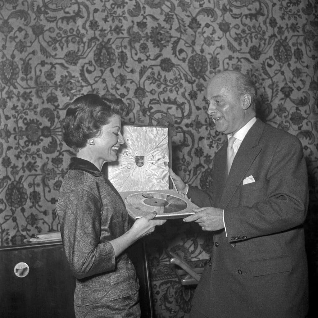 Lys Assia wins the first ever Eurovision Song Contest.