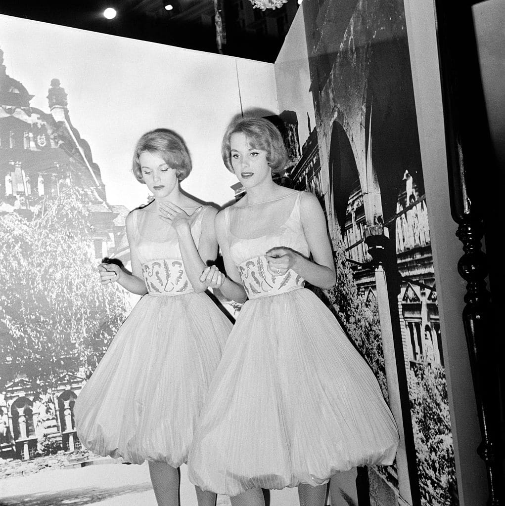 The sisters Kessler in the 4th Eurovision song contest. 