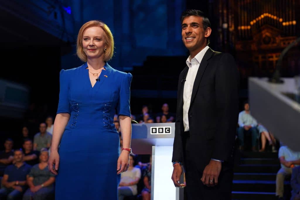 Liz Truss (L) and Rishi Sunak, contenders to become the country