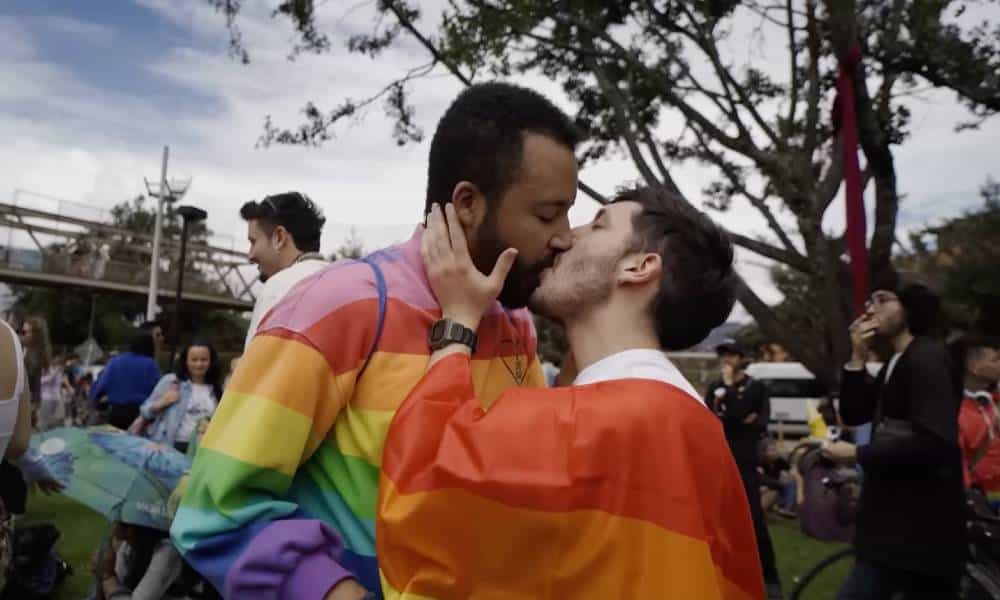 Hundreds of LGBTQ+ Colombians stage moving 'kiss-a-thon' after bigoted mob threatens gay couple
