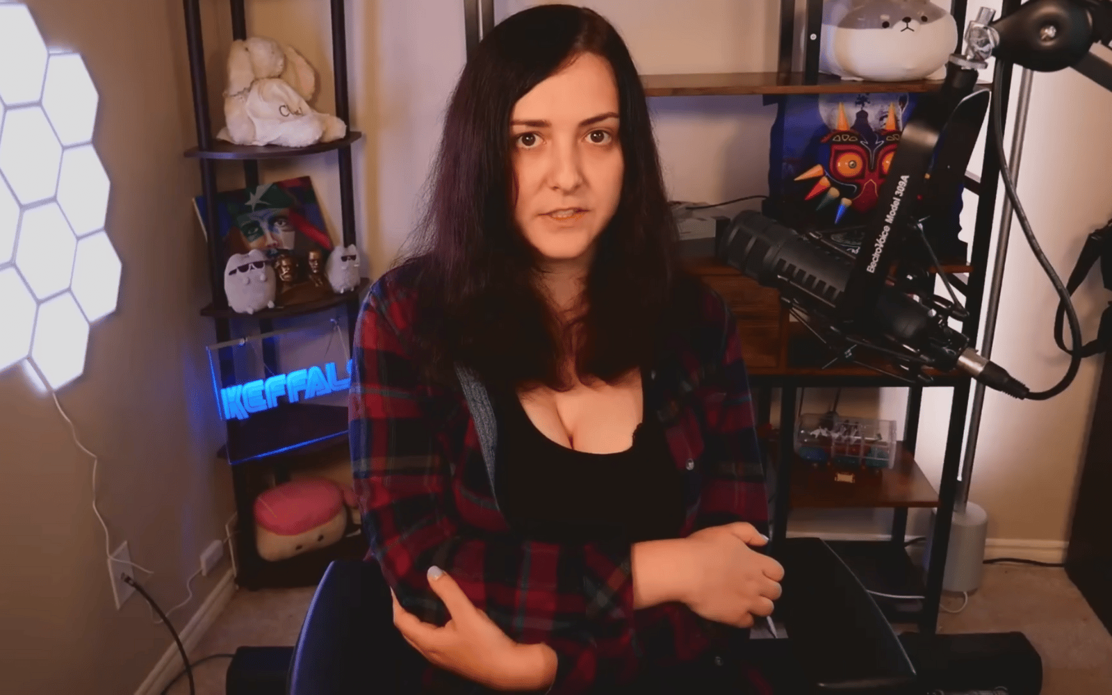 Trans Twitch streamer arrested at gunpoint after evil trolls report fake death threats
