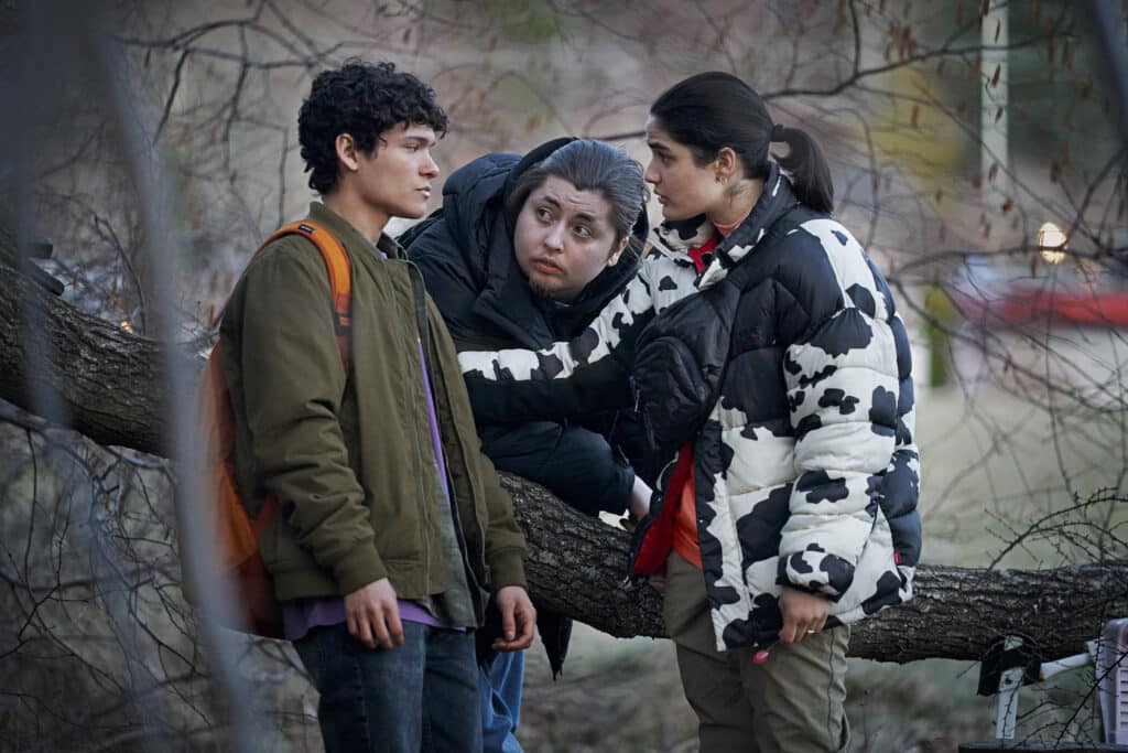 Simon with his two friends. (Netflix/Robert Eldrim)