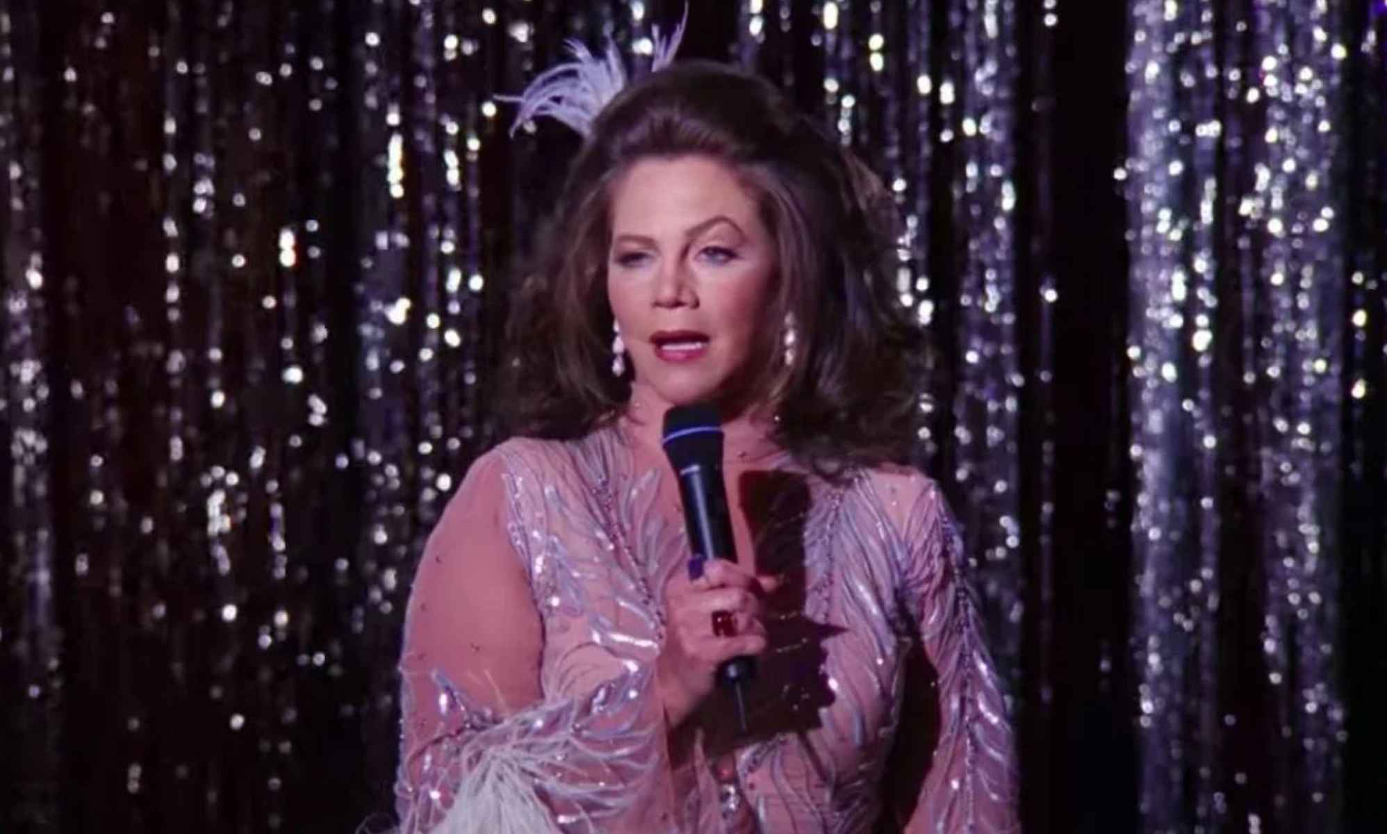 Friends guest star Kathleen Turner 'doesn't regret' playing Chandler's trans parent, apparently