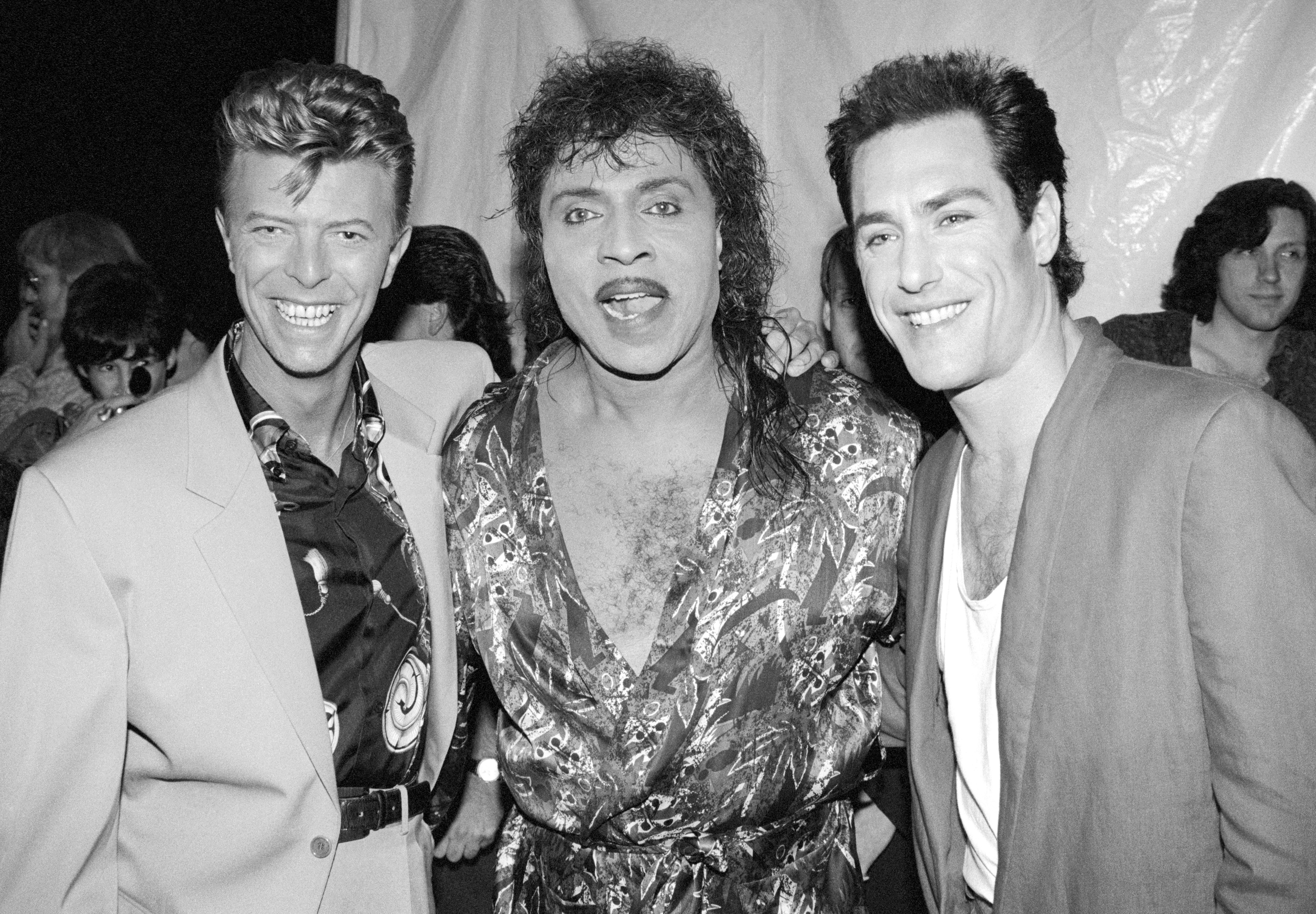 David Bowie (L) with Little Richard (C). (Lester Cohen/Getty)