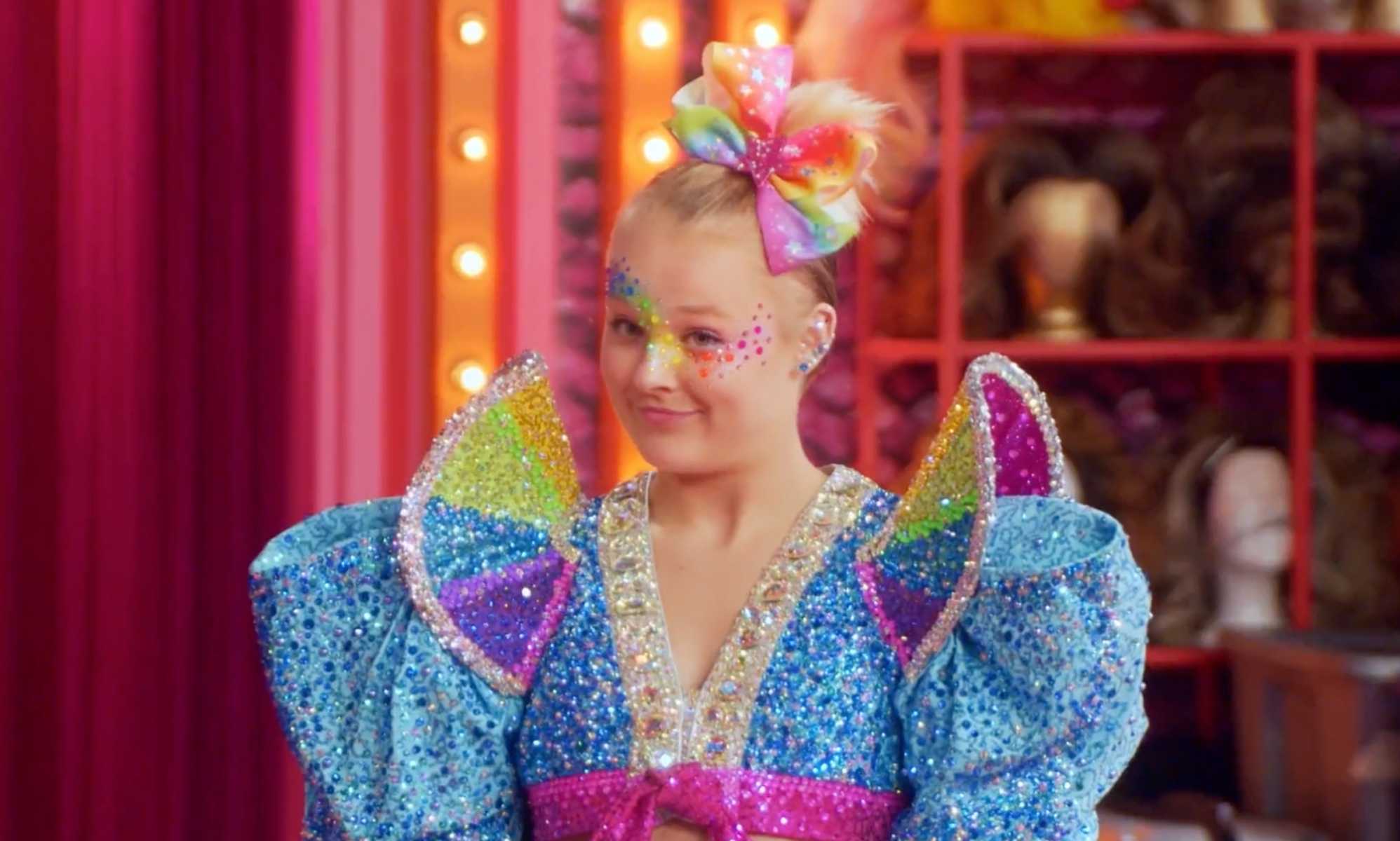 All Stars 8 guest judge JoJo Siwa shows up with a heartfelt message of love in Untucked