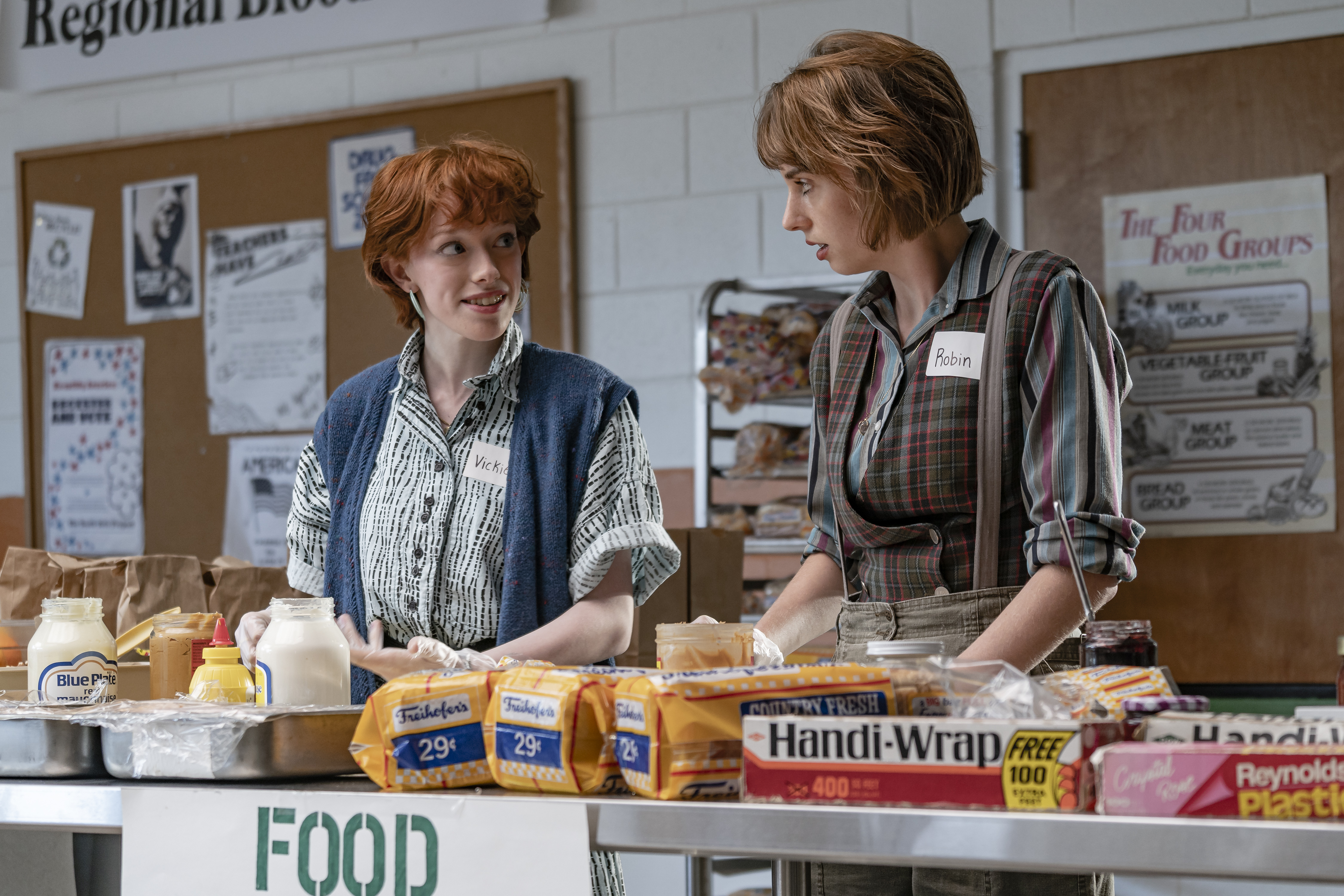 Amybeth McNulty as Vickie (L) and Maya Hawke as Robin Buckley (R) in Stranger Things. 