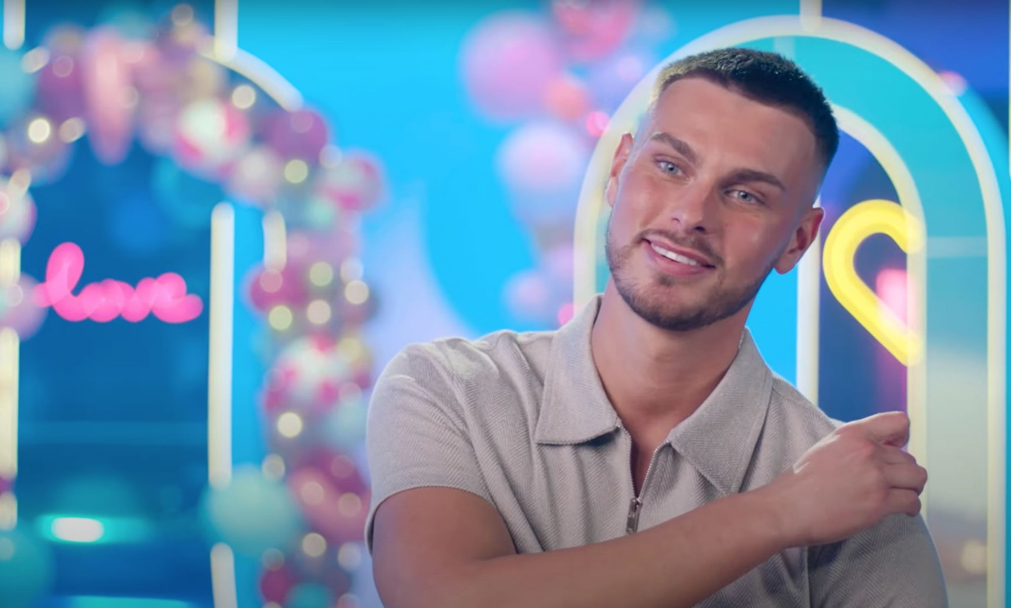 Love Island contestant apologises for homophobic tweets: 'I was really naïve'