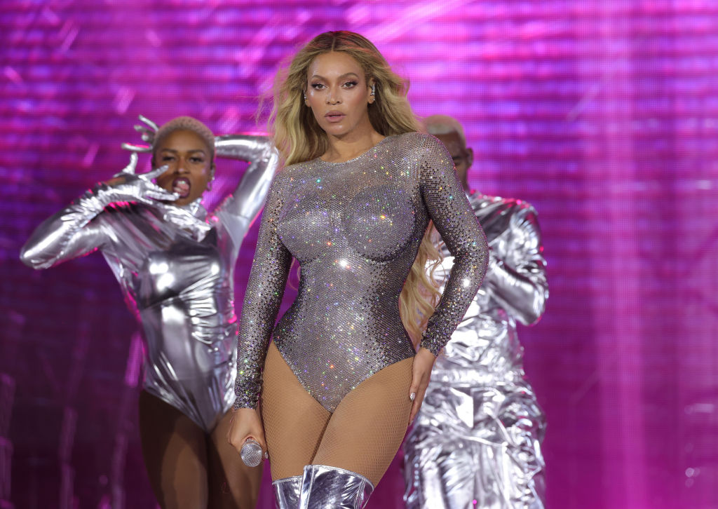 Beyoncé used this storm-resistant setting spray on the Renaissance World Tour