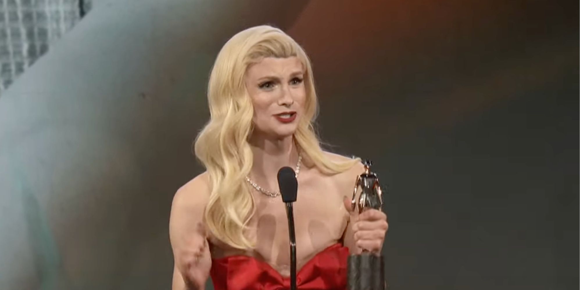 Dylan Mulvaney accepts Streamys Award for 