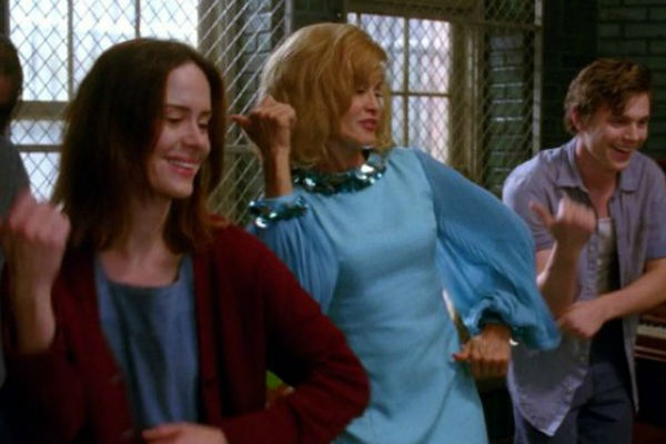Sister Jude and Lana dancing in AHS: Asylum. (FX)
