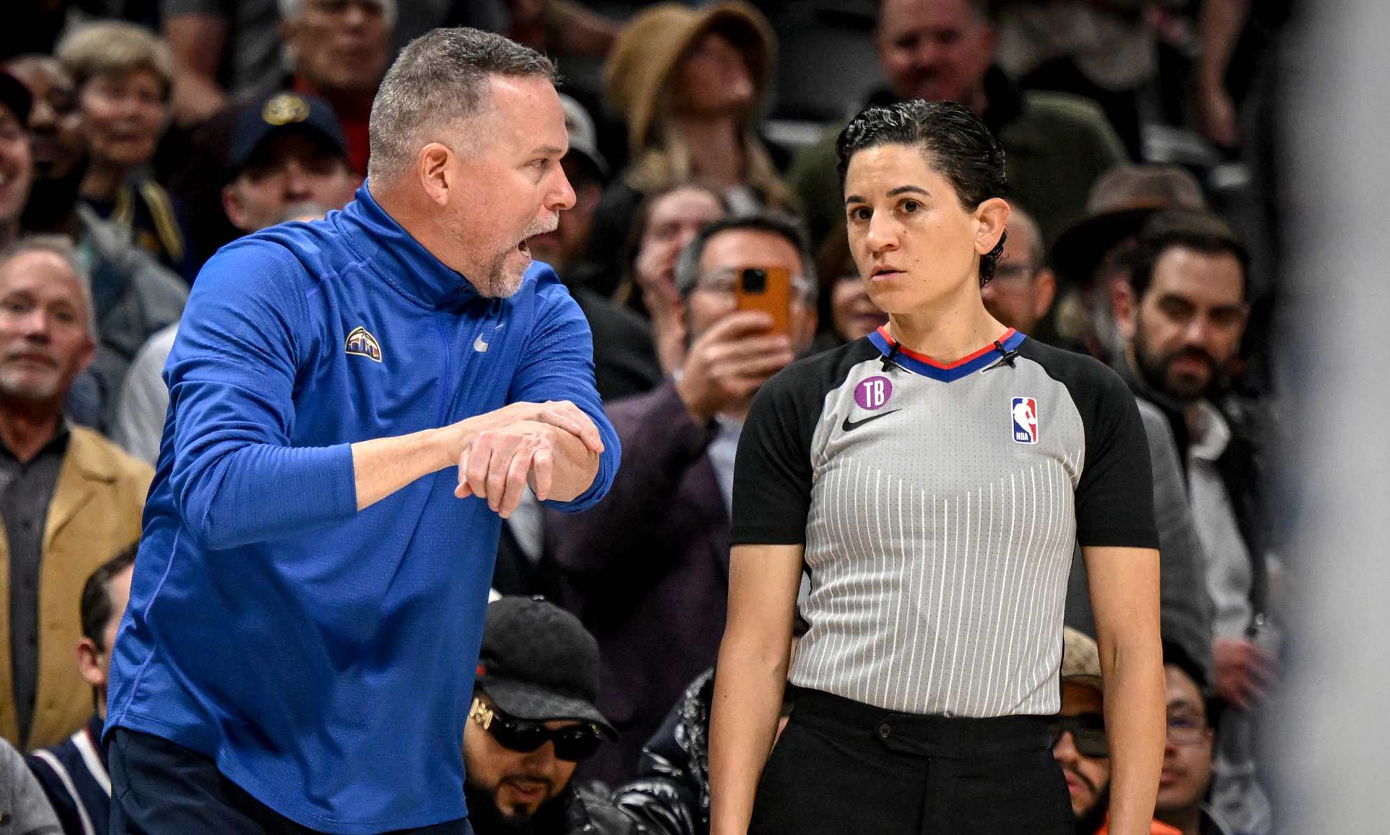 NBA referee Che Flores becomes first non-binary trans ref in the league