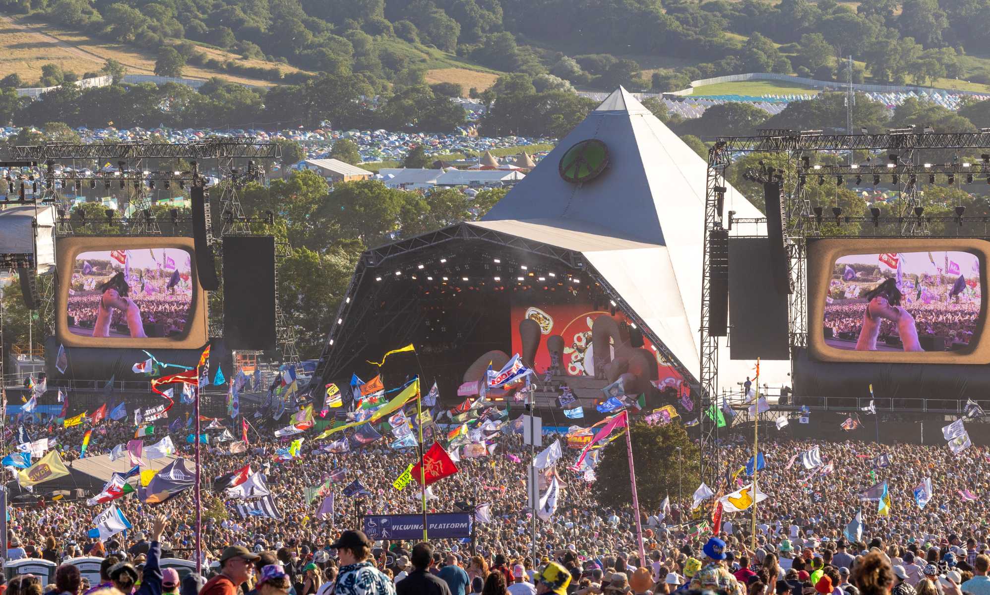 Tickets for Glastonbury Festival sell out and hopeful goers reactions are everything  