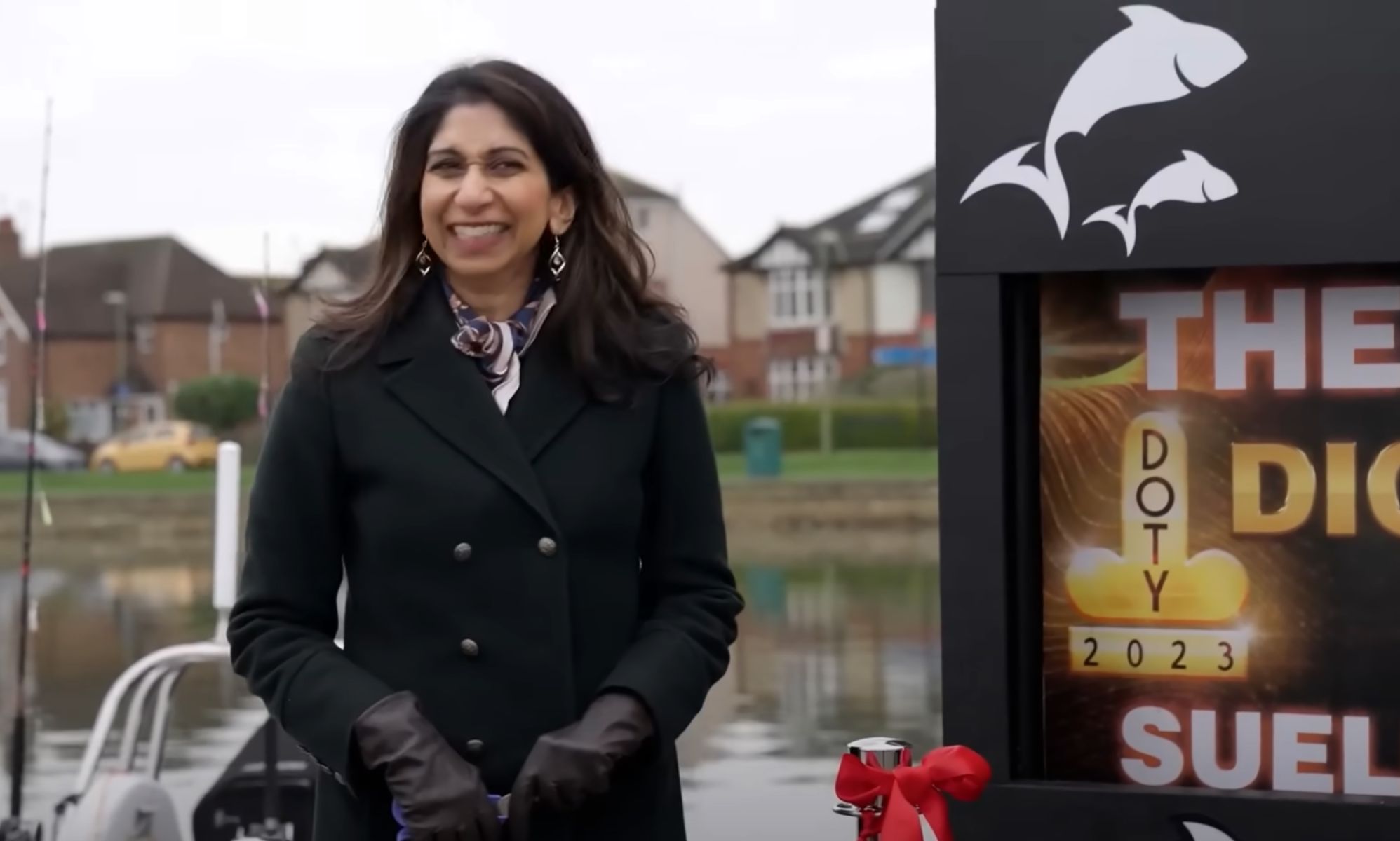 Suella Braverman pranked into accepting well-deserved 'D**k of the Year' award