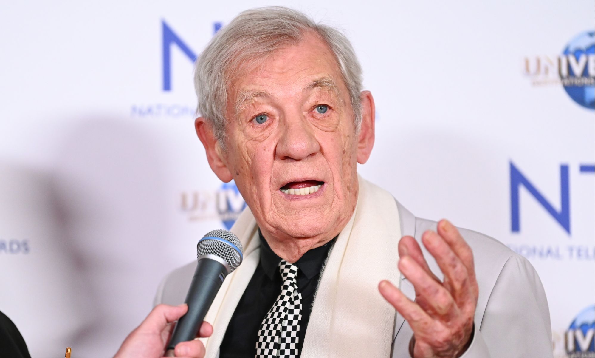 Ian McKellen still experiencing 'agonising pains' two months after stage fall