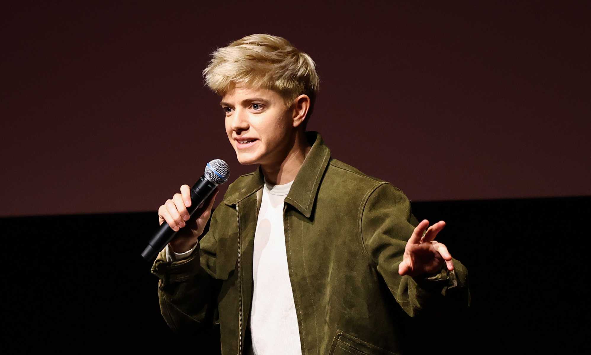 Non-binary comedian Mae Martin announces surprise career move into music