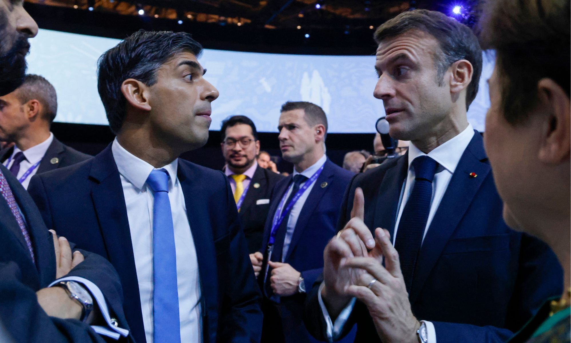 Rishi Sunak (L) talking to Emmanual Macron (R) during COP28 in December 2023.