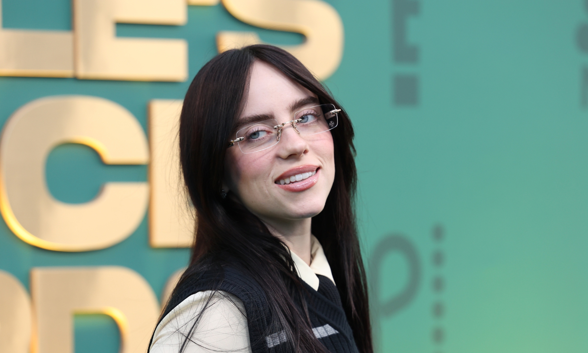 It seems Billie Eilish had an evening of gossip at the People