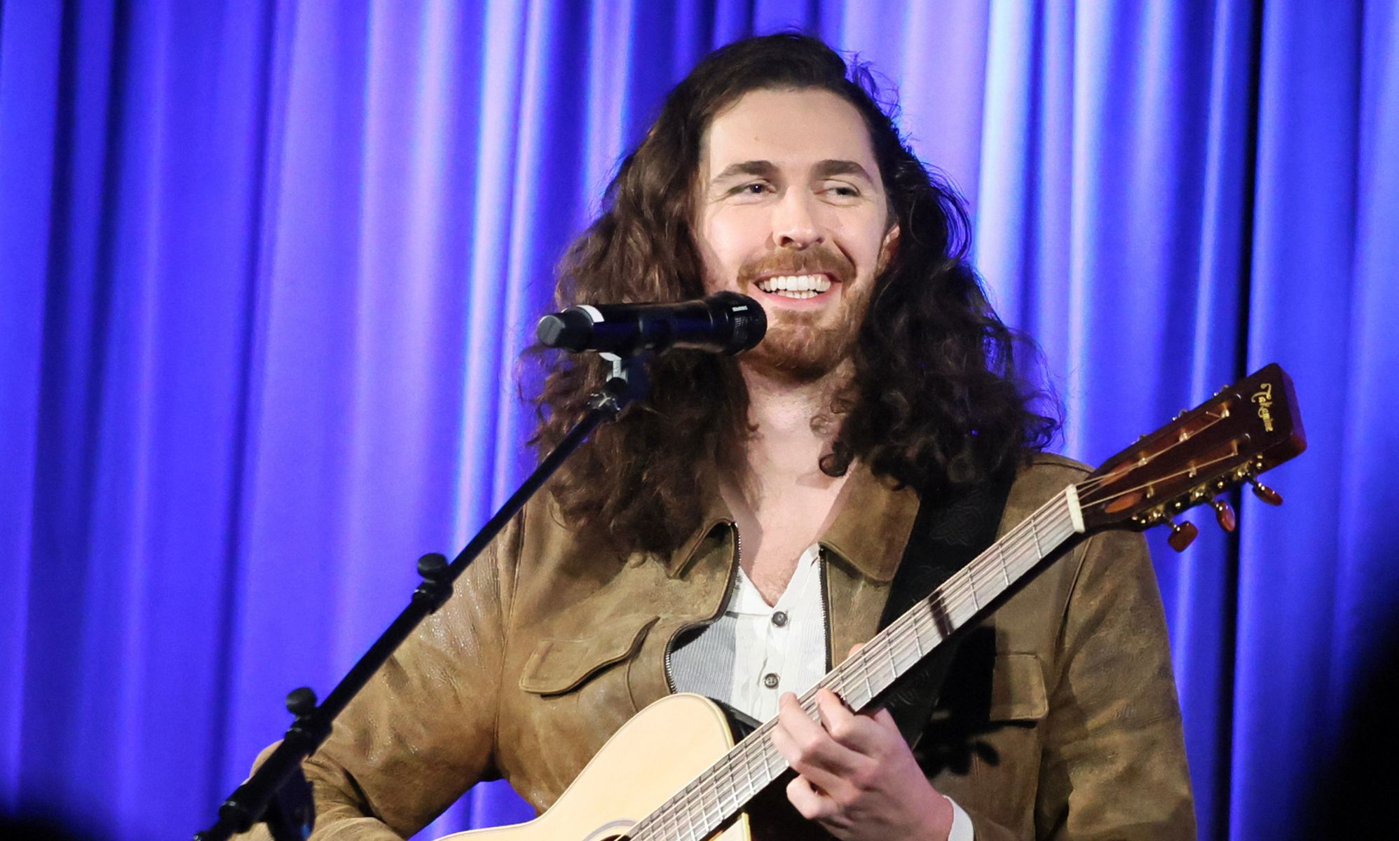 The fascinating story of how Irish singer Hozier became a Sapphic icon