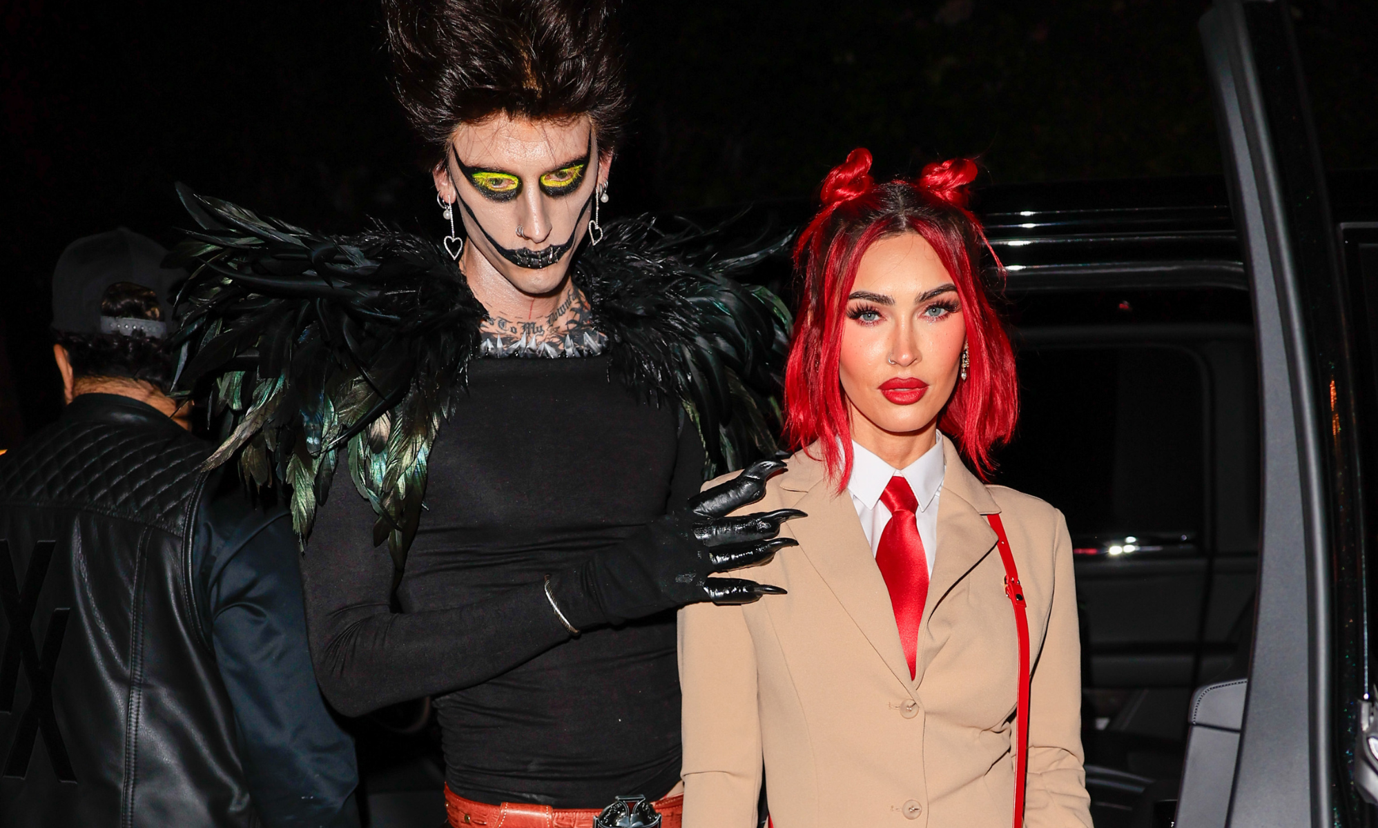 Megan Fox defends Machine Gun Kelly blood ritual: 'Girls let guys they don't know c*m in their mouth'