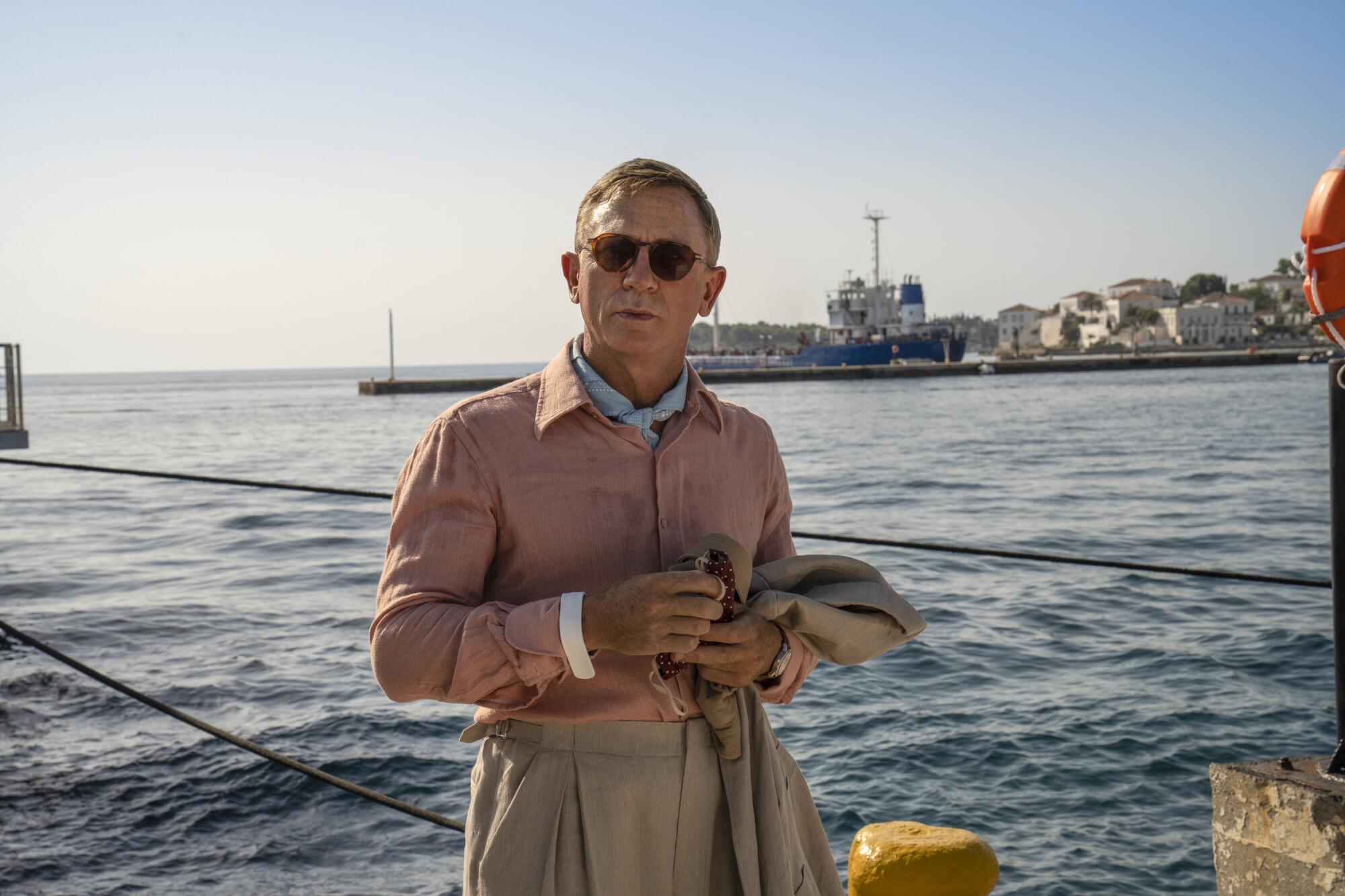 Daniel Craig in Glass Onion: A Knives Out Mystery, he