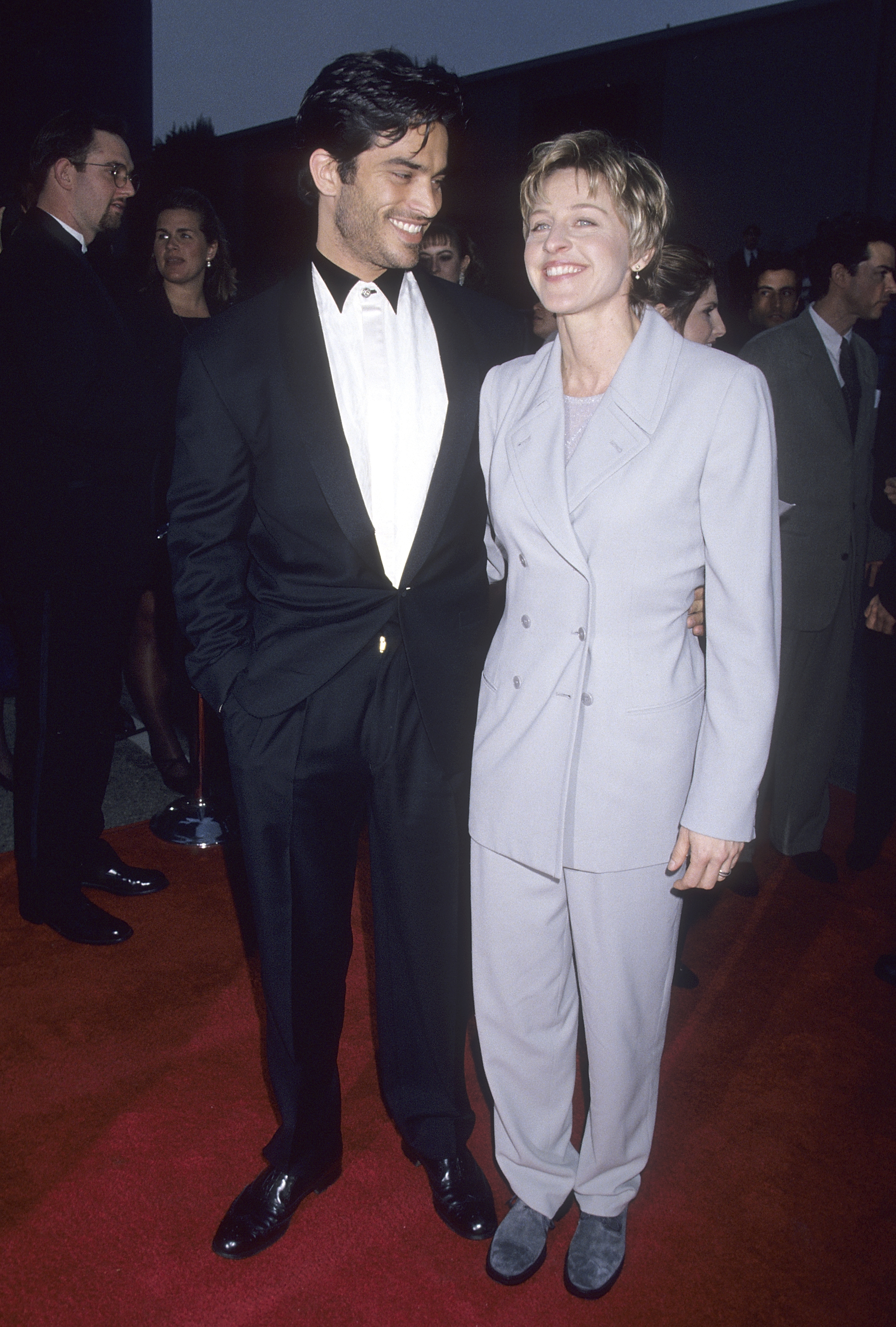 Johnathon Schaech and comedian Ellen DeGeneres on a red carpet