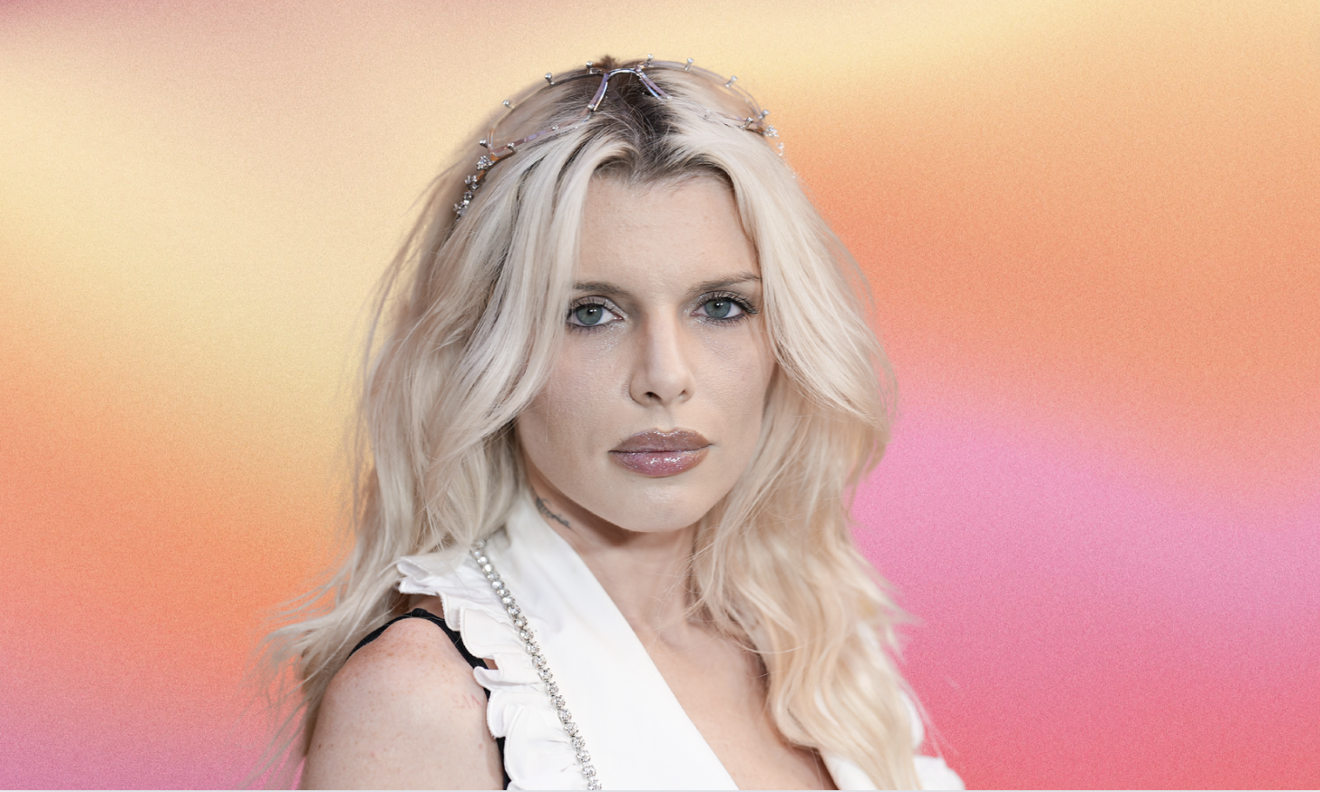 Julia Fox comes out as a lesbian in cheeky TikTok: 'Sorry boys'