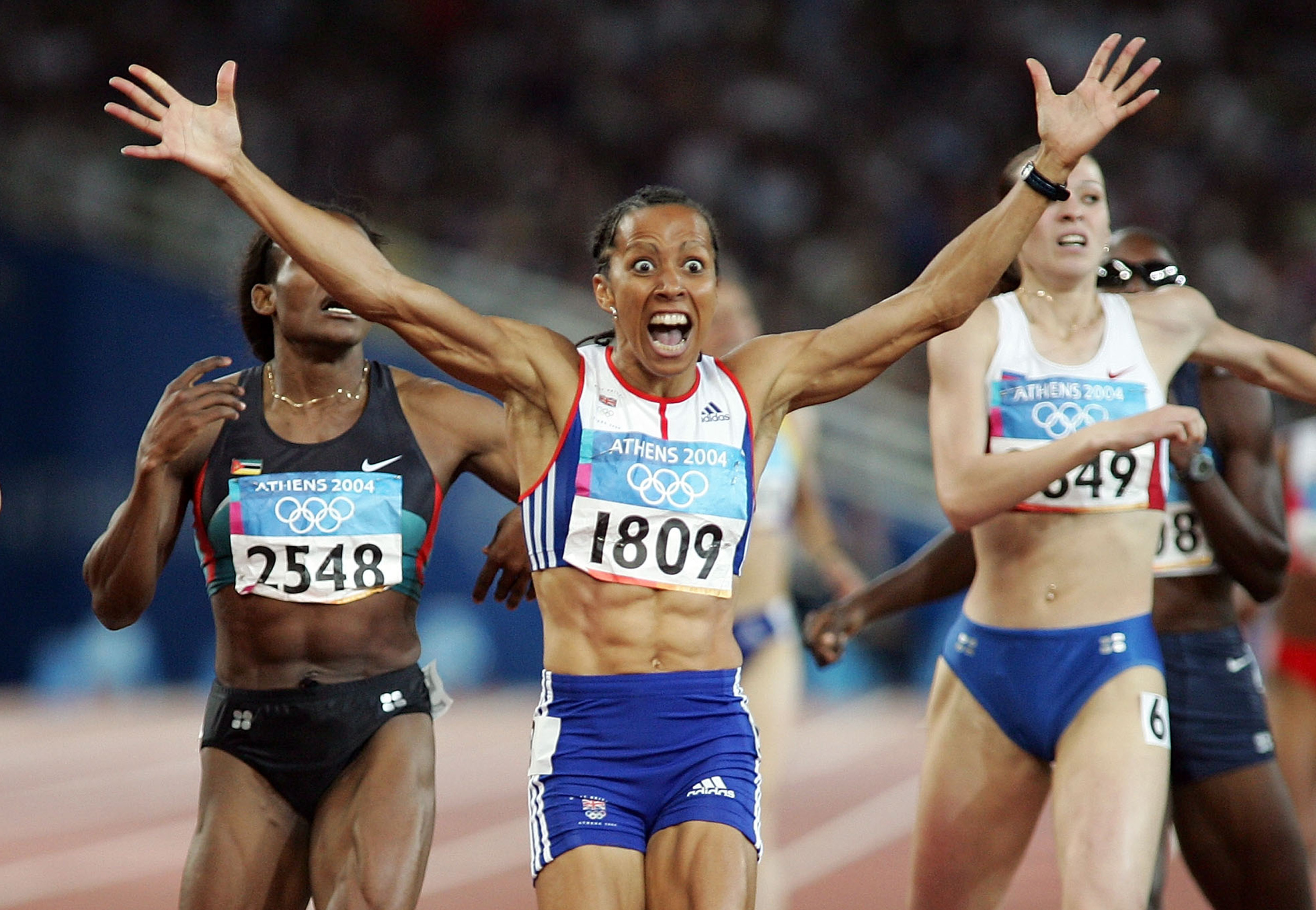 Kelly Holmes of Great Britain celebrates after she won gold in the women