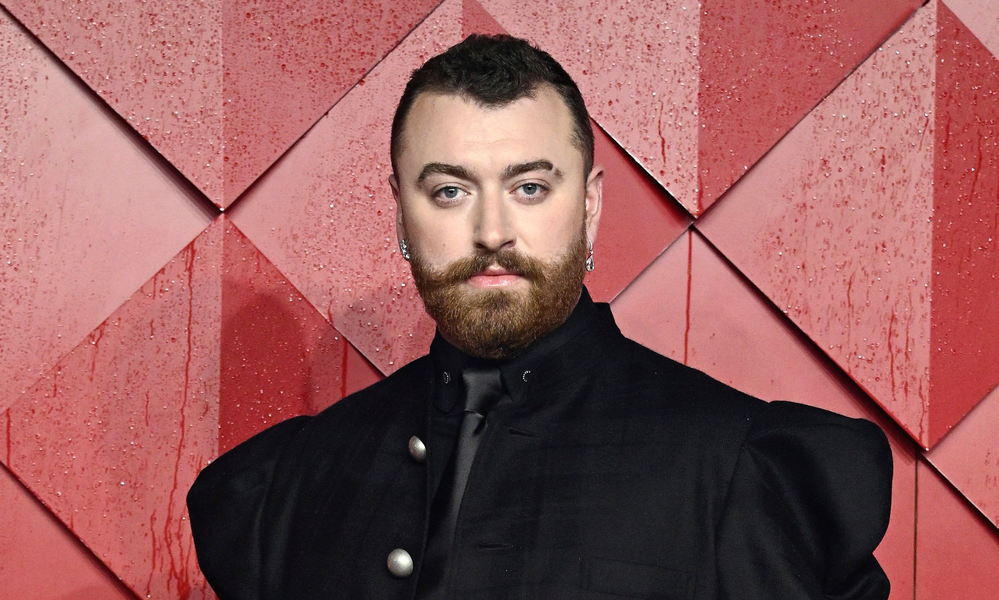 Racy Sam Smith portrait hung in National Portrait Gallery: 'An honour'