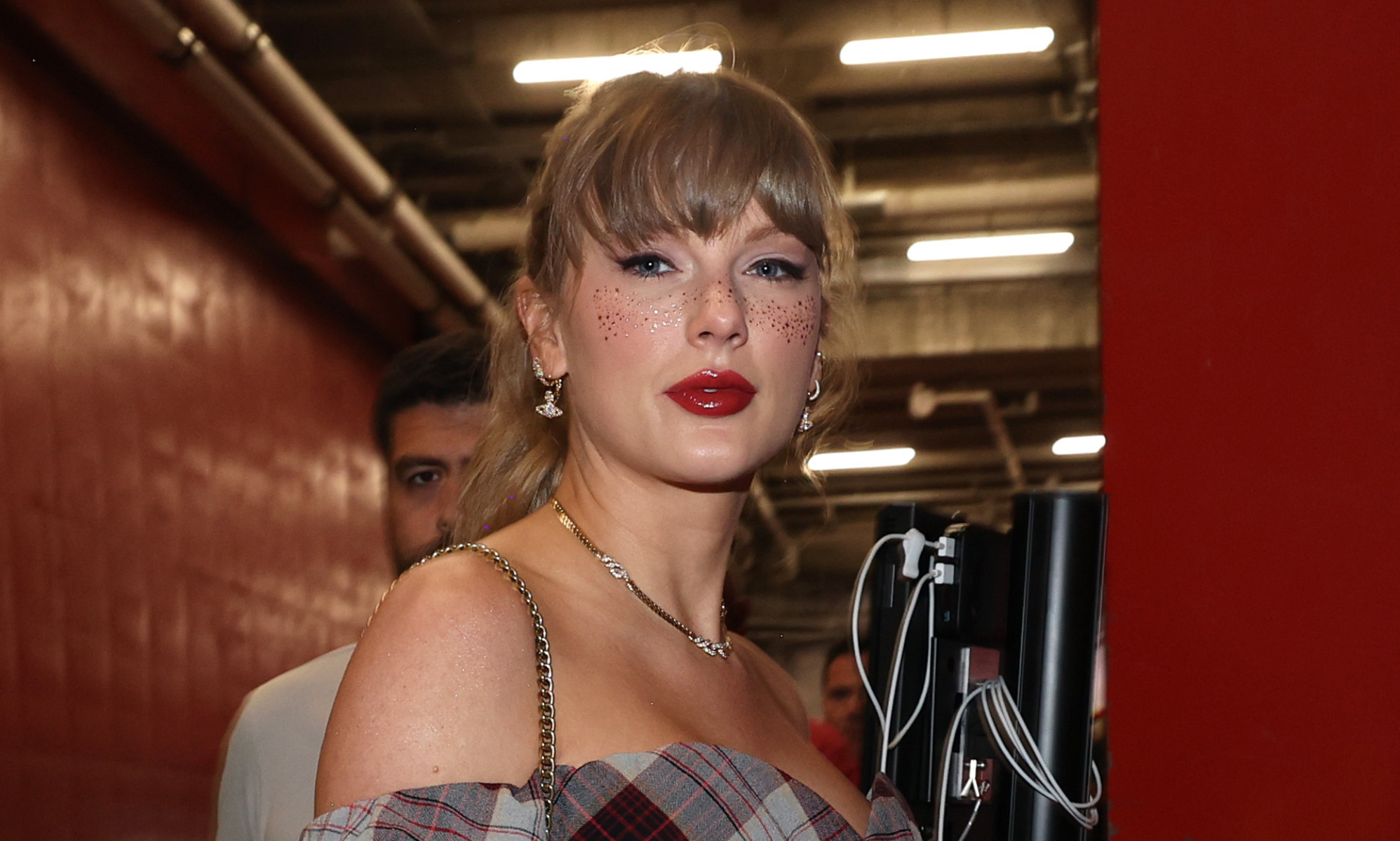 Taylor Swift sparks glitter freckles trend after Chiefs game appearance