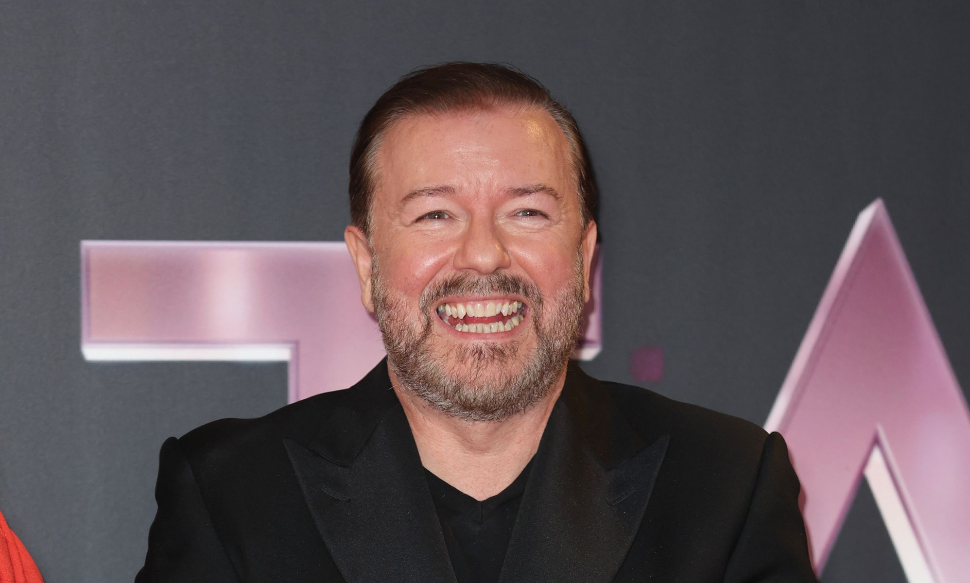 'Anti-woke' comedian Ricky Gervais' new stand-up show panned by critics who say he should 'log off'