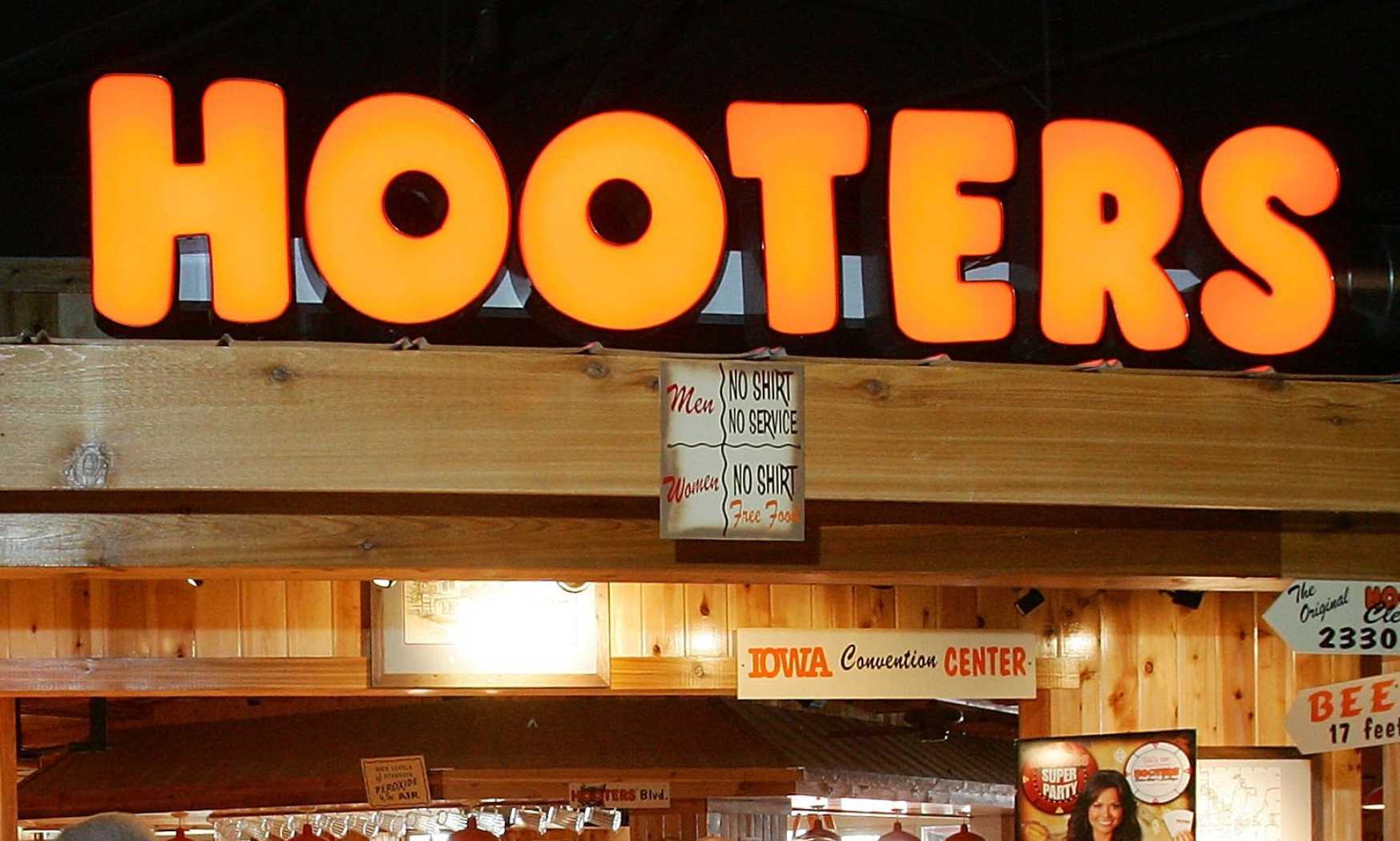 Trans woman sues Hooters for discrimination claiming she was denied her a job and harassed