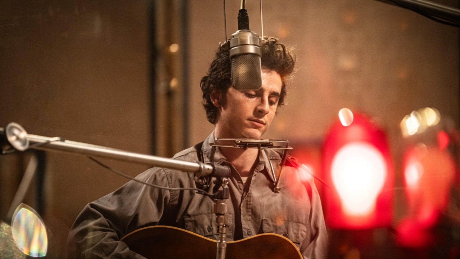 Here's what critics are saying about Timothée Chalamet’s new Bob Dylan biopic