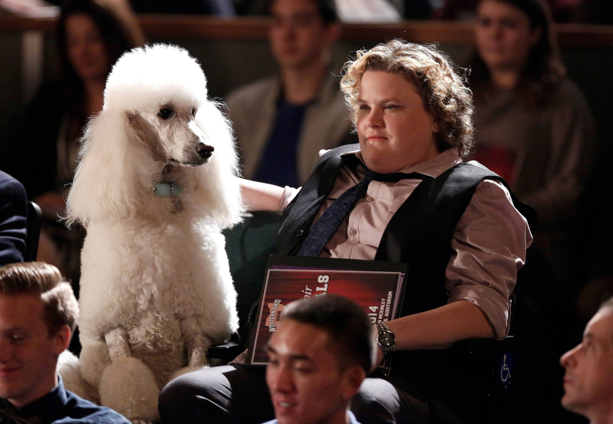 Guest star Fortune Feimster judges the competition at sectionals in the &quot;We Built This Glee Club&quot; episode of GLEE